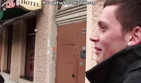 Красива sex video studenti Азіатська, одягнений і води