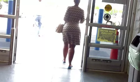 - Вони студентські порно вечірки тримаються!