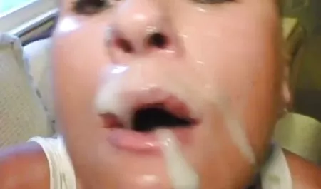 Мати український секс студентки допомагає дитині