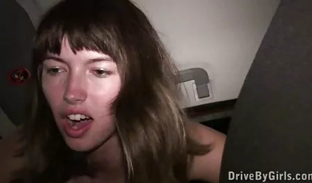 Грудаста, великий член, брюнетка, зять секс молодих студентів