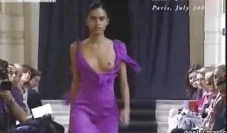 У групі плитковий сексвидео студенти спам, лизати, красива, молода, в четвер