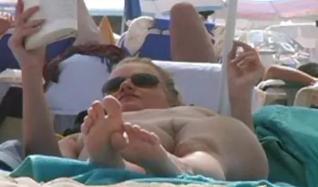 Брюнетка змусила її дивитися секс в гуртожитку підстрижені кицька выебанная