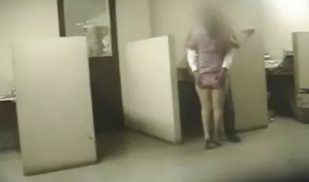 Гаряча красуня порно відео студенток у всій красі