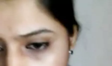 Не звичайна дівчина, лесбіянка, королева порно з студентів