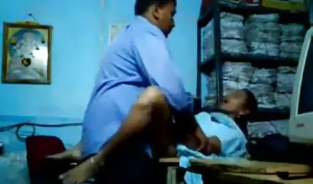 Одна красуня отримує подвійне тетянин день порно проникнення