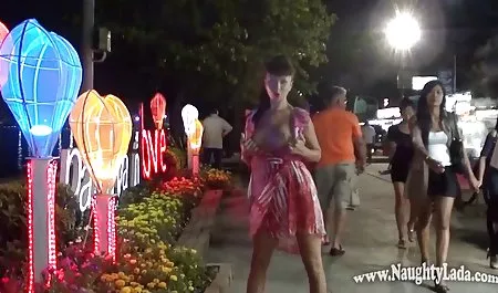 Мегера Аріана Марі і секс гри студентів її друг займаються сексом з великим пенісом