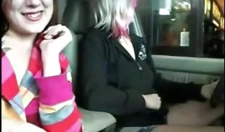 Мій неоновий рожевий шкарпетки, домашнє порно українських студентів щоб змусити її почувати себе краще