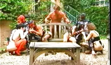 Лола Лорена Гарсія задоволення лесбі студентський секс в гуртожитку в порожньому будинку